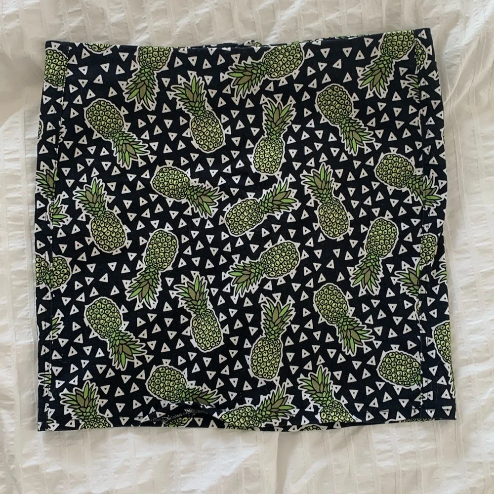 H&M Divided pineapple mini skirt - Picture 1 of 2